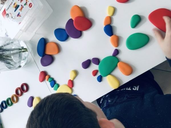 Rainbow Pebbles, de perfecte gekleurde manier van spelend leren!